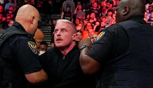 Les débuts de Dexter Lumis à RAW