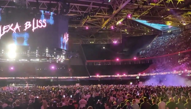 Entrées Bianca Belair, Alexa Bliss, Asuka & Damage Control - WWE CLASH AT THE CASTLE 2022