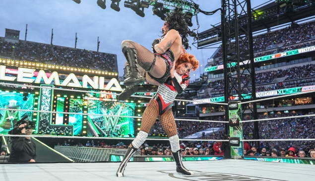 Situation compliquée pour Rhea Ripley et Becky Lynch à WrestleMania 40