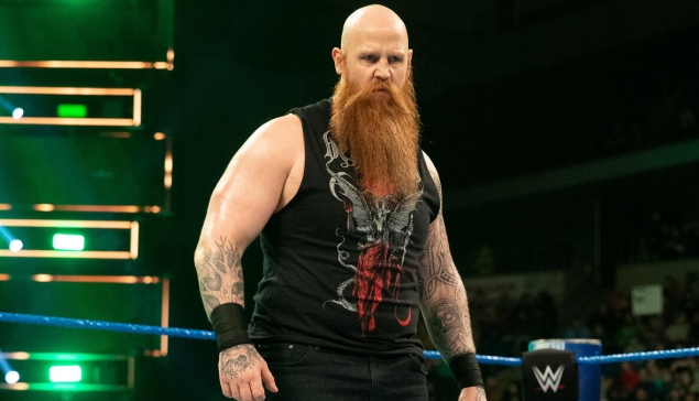 Erick Rowan rejoint la WWE