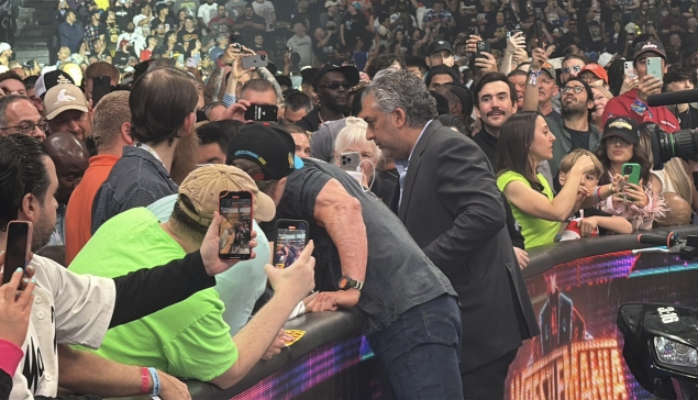 À revoir : Stone Cold fonce dans la foule en quad 